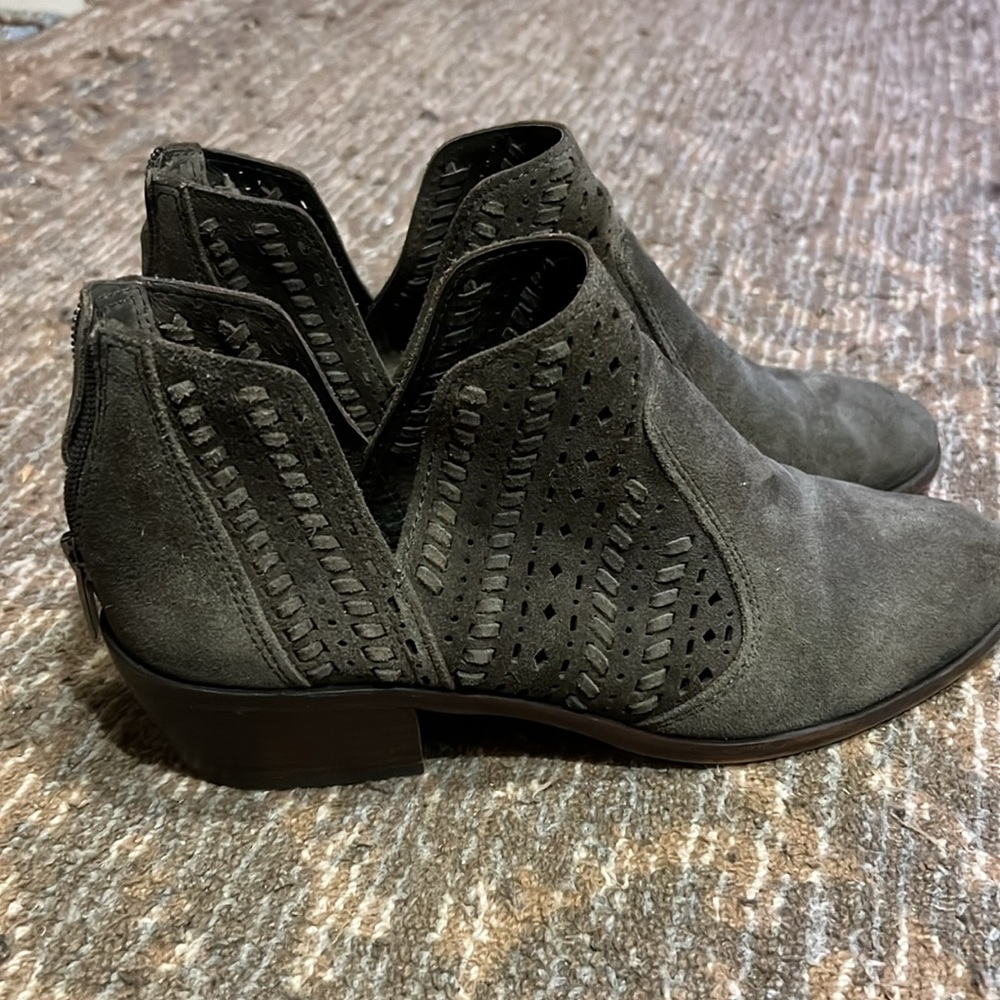 Vince Camuto suede boots in excellent condition - Picture 2 of 3